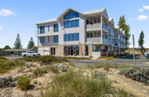 Moana House | Hamptons By The Beach - Moana - C21 SouthCoast Holidays