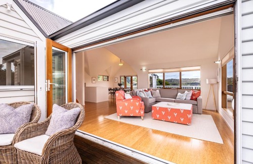 Coles Bay House | Hamptons Hideaway - Freycinet Holiday Houses