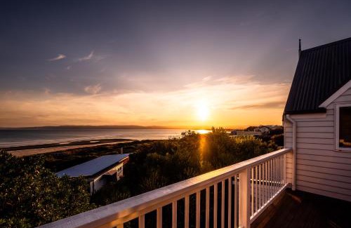 Coles Bay House | Hamptons Hideaway - Freycinet Holiday Houses