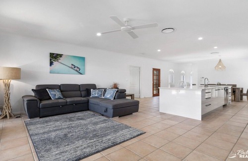 Banksia Beach House | HAMPTONS HOLIDAY HAVEN