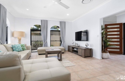 Banksia Beach House | HAMPTONS HOLIDAY HAVEN