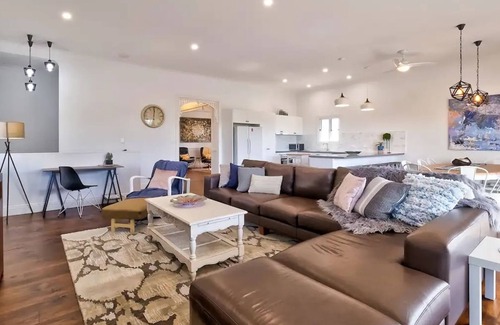 Burrum Heads House | Hamptons House Walking Distance to the Beach - CoastHM