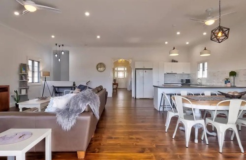 Burrum Heads House | Hamptons House Walking Distance to the Beach - CoastHM