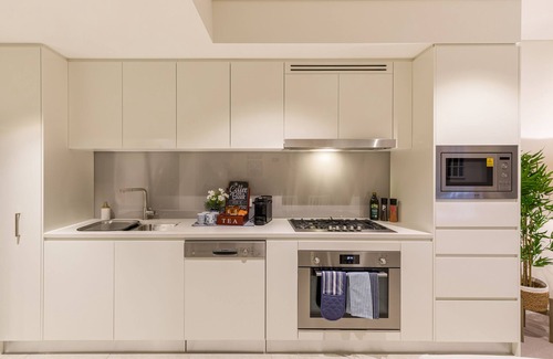 Brisbane Central Business District Apartment | Hamptons Retreat on Level 77 Skytower