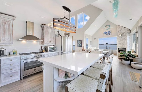 Flanders House | Hamptons Waterfront Oasis- Queen Guest Room