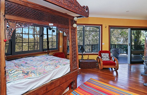 North Arm Cove House | Hand Built Octagonal Pole Home, 5 bedrooms, perfect for Families and Retreats.