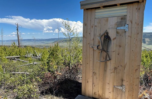 Casper House | Hand-Crafted Sheep Wagon ~ Luxuriously Rustic ~ Private Meadow Site