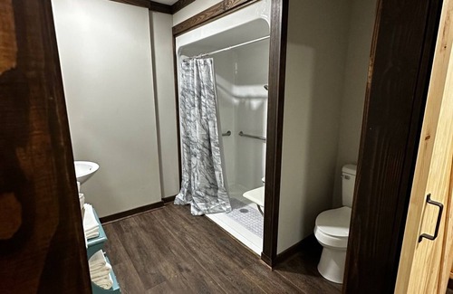Timpson Hotel | Handicap Accessible Cozy 1-bedroom with WiFi and AC in charming Timpson
