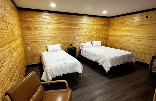 Timpson Hotel | Handicap Accessible Cozy 1-bedroom with WiFi and AC in charming Timpson