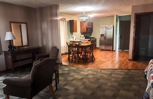 Golconda House | Handicap Accessible Two Bedroom Bungalow w/Full Kitchen