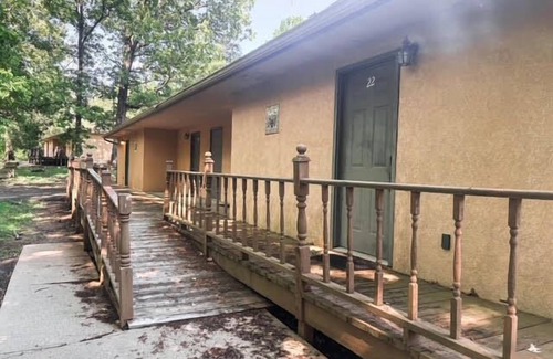 Golconda House | Handicap Accessible Two Bedroom Bungalow w/Full Kitchen