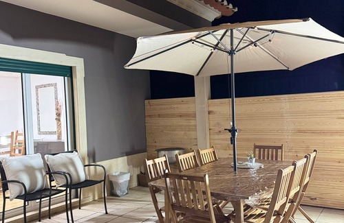 Ferrel House | Hands in the sand