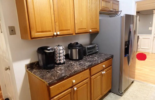 New Carrollton House | Handsome Home - 4 minutes close to Metro