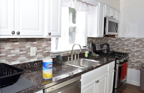 Lanham House | Handsome Home renovated - 4 minutes close to Metro