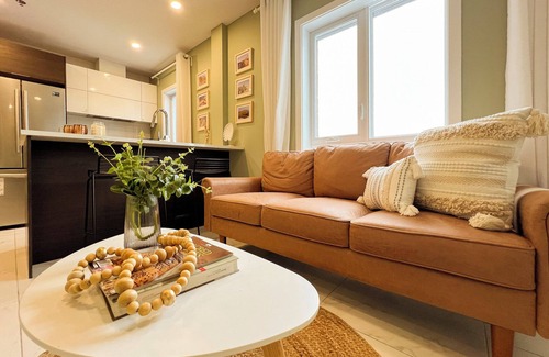 Cote-Des-Neiges—Notre-Dame-De-Grace House | Handsome new*2 bedroom*queen bed*gym 24/7