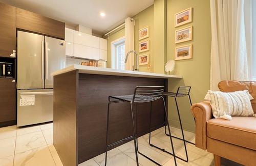 Cote-Des-Neiges—Notre-Dame-De-Grace House | Handsome new*2 bedroom*queen bed*gym 24/7
