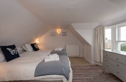 Pittenweem Apartment | Handsome stone house in the centre of Elie