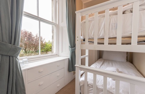 Pittenweem Apartment | Handsome stone house in the centre of Elie