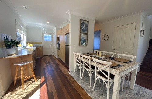 Southport House | Handy Gold Coast location close to Broadwater Parklands