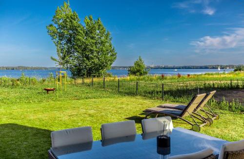 Schwerin Apartment | Hangar 19 Luxusbungalow am See mit Kamin 3