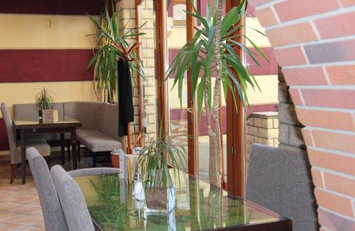 Csepreg House | Hangya Panzió és Étterem