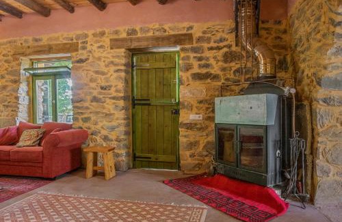 Agía Eiríni House | Hani Kastania - Chania retreat for families and groups for holidays and workshops