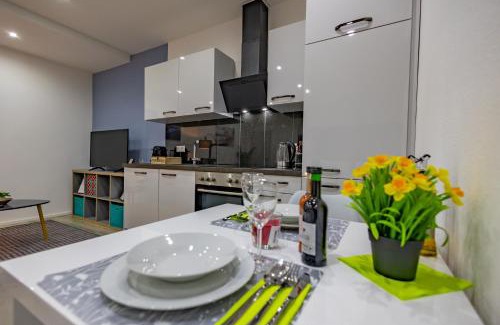 Wolfsburg Apartment | HANNIBAL - Design Studio-Apartment Tulpe 9, Parkplatz, Küche, HighSpeed-WLAN