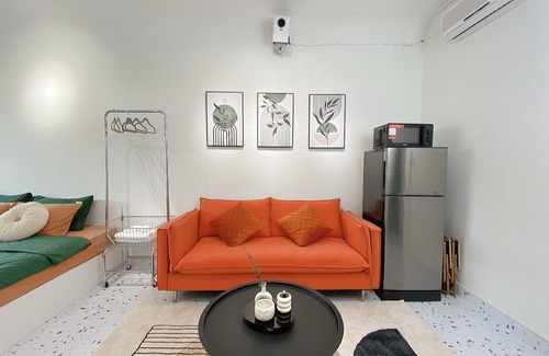 Đien Bien Apartment | Hanoi Train Street Apartment - Full of Light Home for 4 Guests - 24h Food Street