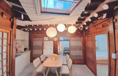 Gahoe-dong Apartment | Hanok Entire House, Bukchon Hanok Village