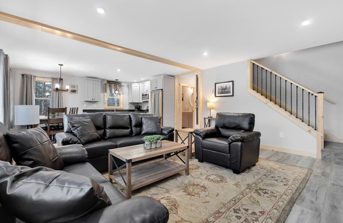 Hanover Cabin | Hanover Hideaway- Brand New Ski Chalet!
