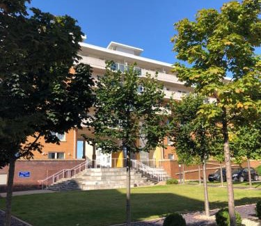Century Wharf Apartment | Hansen House 2 with Private Parking