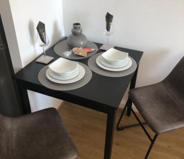 Century Wharf Apartment | Hansen House 2 with Private Parking