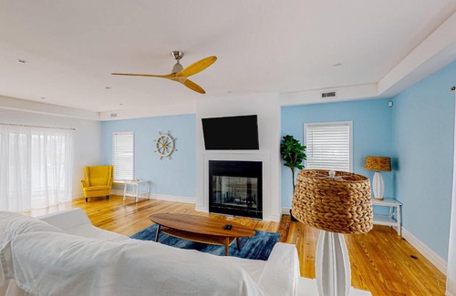 Southold House | Happiness Comes in Waves
