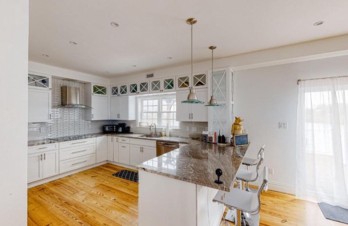 Southold House | Happiness Comes in Waves