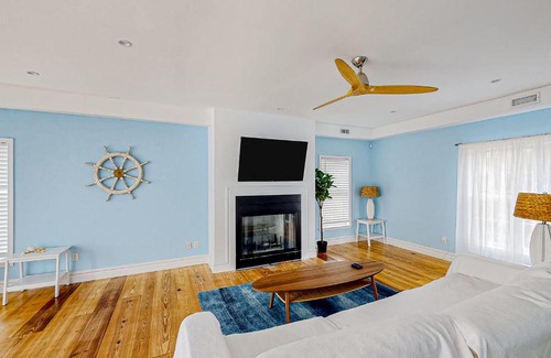 Southold House | Happiness Comes in Waves