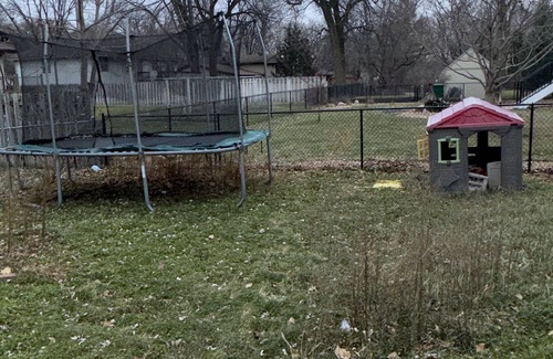 Brooklyn Center House | Happiness Hideaway: 6BR Tranquil Gem, 15min from Downtown Minneapolis