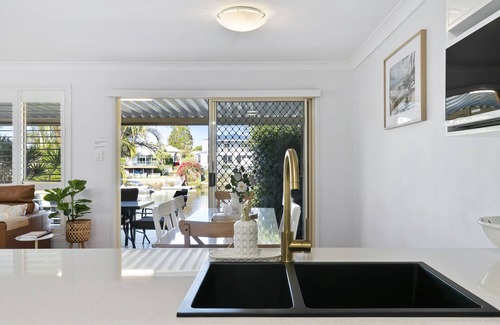 Bongaree House | Happiness On Hoya