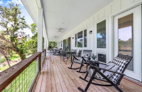Blanco House | Happiness Ranch - Oak Tree House