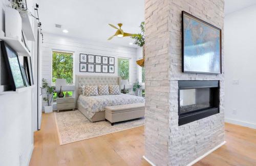 Blanco House | Happiness Ranch - Oak Tree House