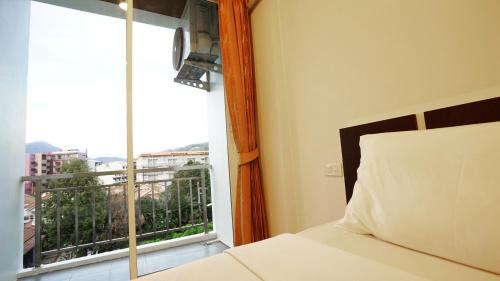 Nanai Road Hotel | Happy 99 Guest house