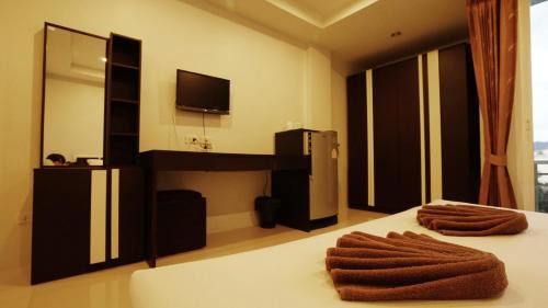 Nanai Road Hotel | Happy 99 Guest house