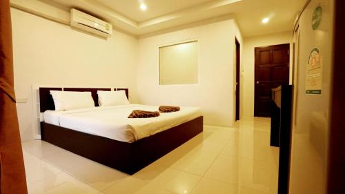 Nanai Road Hotel | Happy 99 Guest house