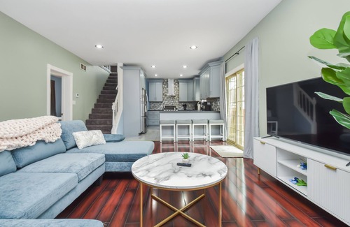 Peoria Heights House | Happy at the Heights: 3+BRs/3BA