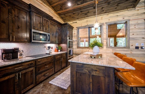 Pickens Cabin | Happy Bears Cabin - Hot Tub, Playset, Arcade