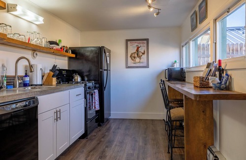 Cody House | Happy Bison Bungalow - located in Downtown Cody!