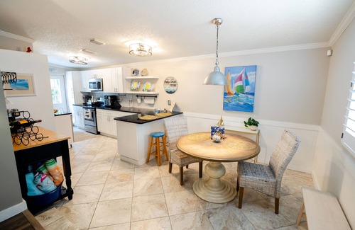 Crystal Beach Cottage | Happy Camper Cottage - Cozy Oasis with Outdoor Hot Tub - No Cleaning Fee