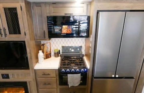 Spring Dale House | Happy Campers Family Glamping Dawson/Rainelle