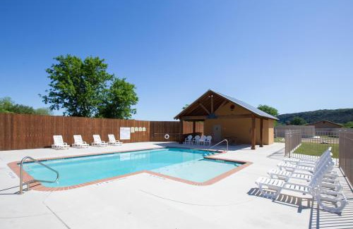 New Braunfels Apartment | Happy Cow Condo RG 108
