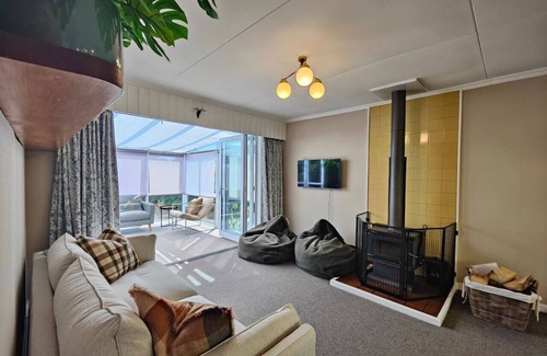 Te Anau House | Happy Days and Relaxing Stays