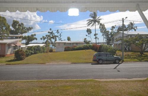 Traviston House | Happy Days - Burrum Heads- Close to Boatramp- 2BR